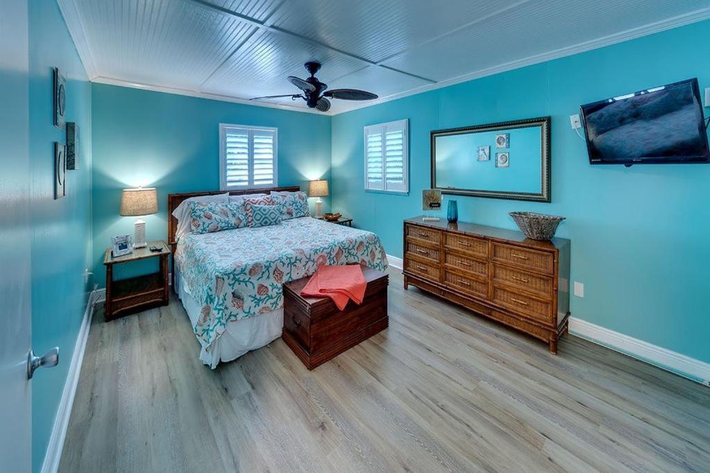 Beach Getaway Pool Condo Between The Island Marina And Beach Bradenton Beach Dış mekan fotoğraf