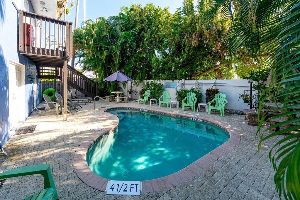 Beach Getaway Pool Condo Between The Island Marina And Beach Bradenton Beach Dış mekan fotoğraf