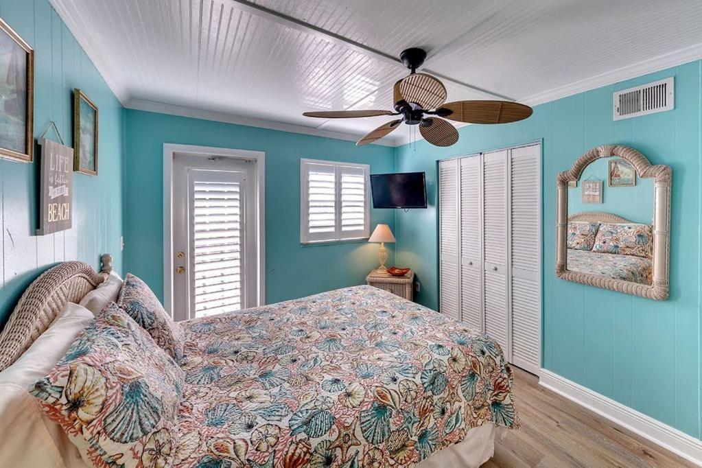 Beach Getaway Pool Condo Between The Island Marina And Beach Bradenton Beach Dış mekan fotoğraf