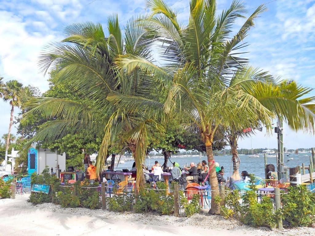 Beach Getaway Pool Condo Between The Island Marina And Beach Bradenton Beach Dış mekan fotoğraf